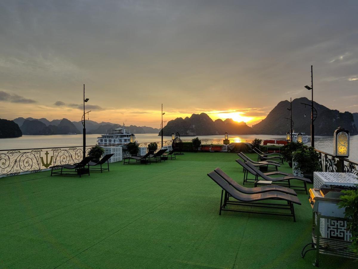 Halong Aquamarine Royal Cruise Hotel Ha Long Exterior photo