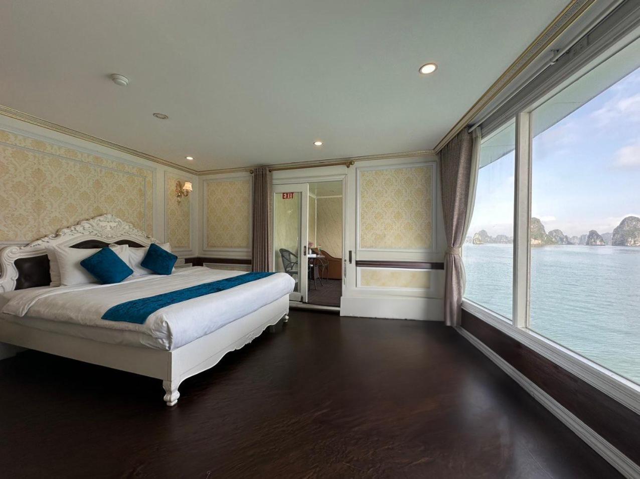 Halong Aquamarine Royal Cruise Hotel Ha Long Exterior photo