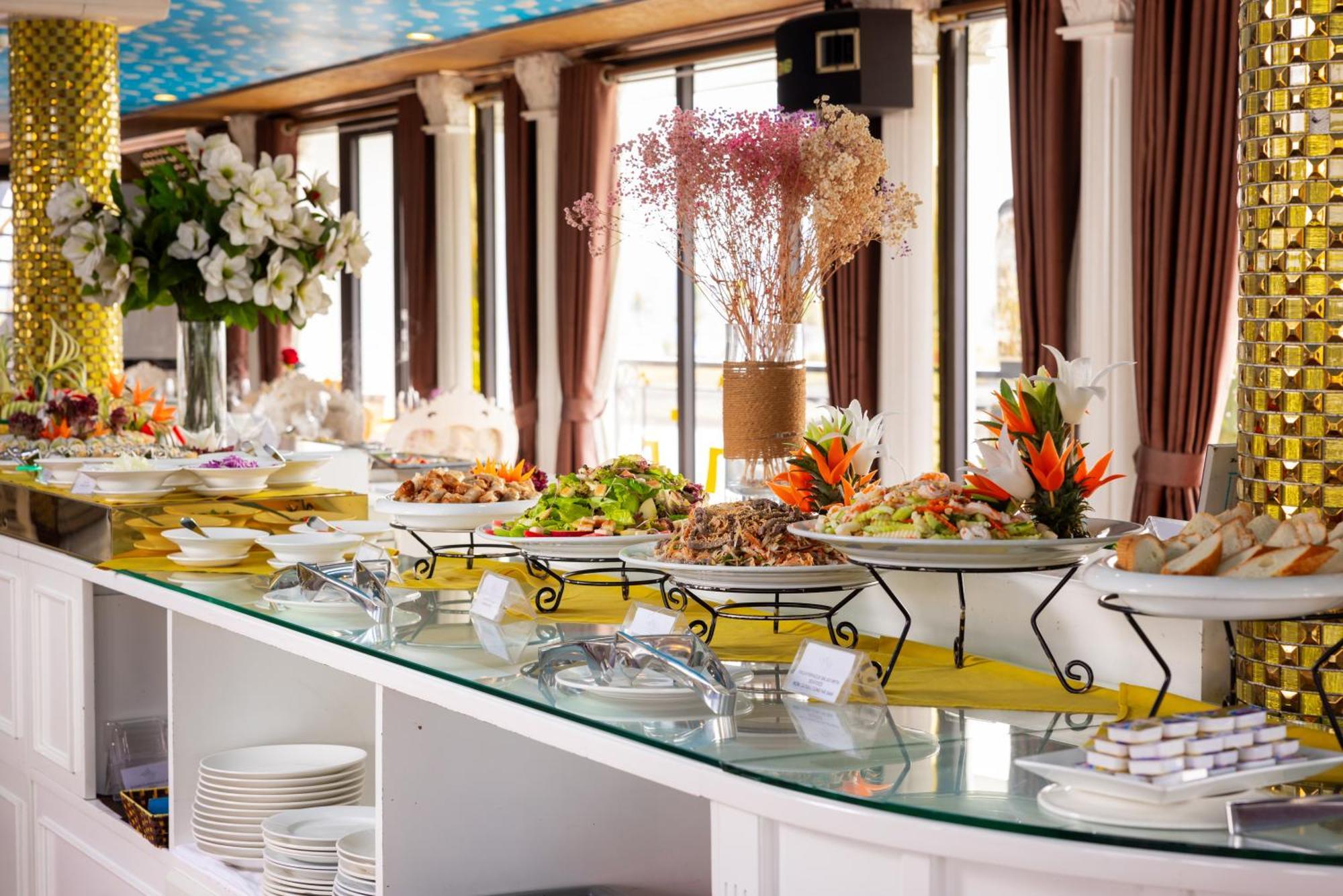Halong Aquamarine Royal Cruise Hotel Ha Long Exterior photo